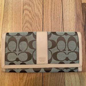 NWOT Coach Authentic Wallet